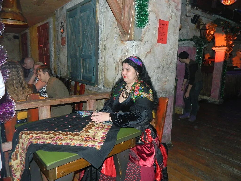 Цыганская гадалка. Ясновидящая цыганка. Цыганка гадалка. Цыганская гадалка. Хорошую гадалку.