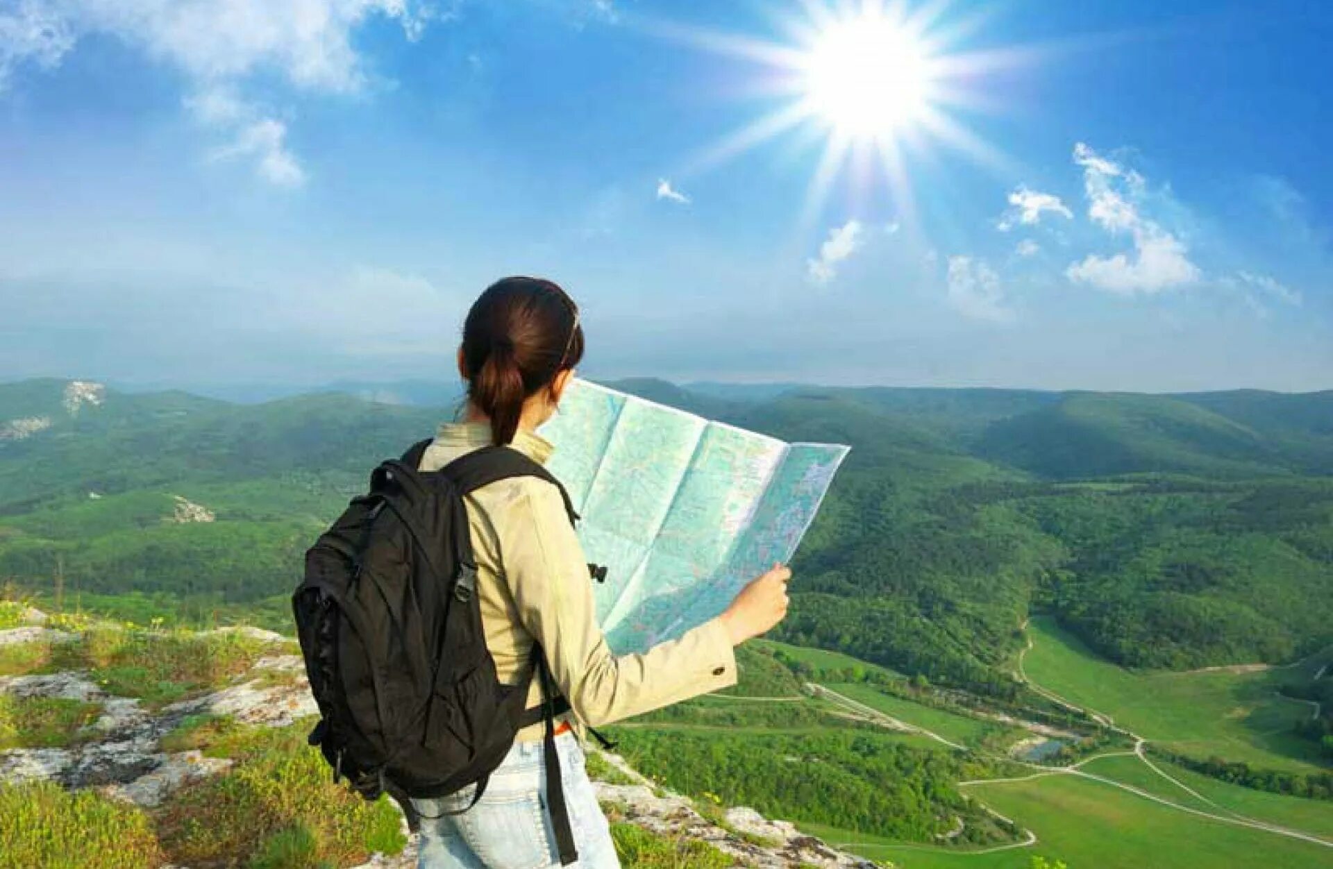 Российские путешествия. Фотосессия на красной площади. Селфи на фоне кремля. Люди путешествуют. Российские путешествия.