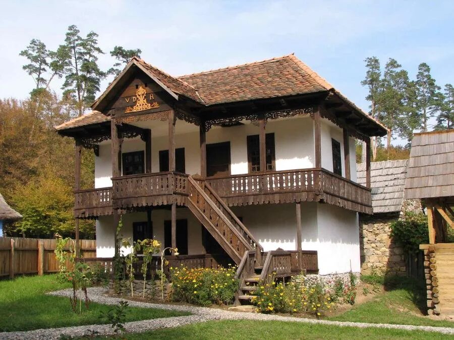 Этнические проекты. Румыния каменные здания. Грузинский дом. Традиционный грузинский дом. Дом в грузинском стиле.