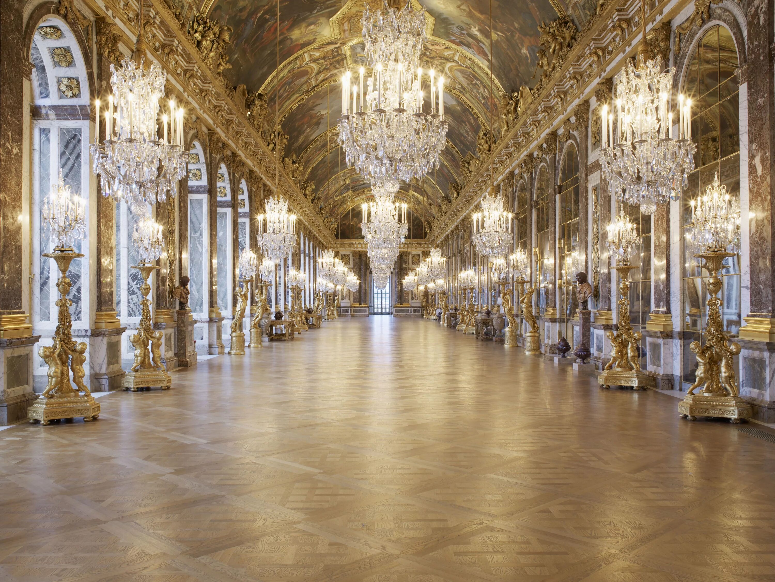 Версаль зеркальная галерея Версальского дворца. Версальский дворец бальный зал. Жюль Ардуэн-мансар зеркальная галерея. Тронный зал Версальского дворца. Место для бала