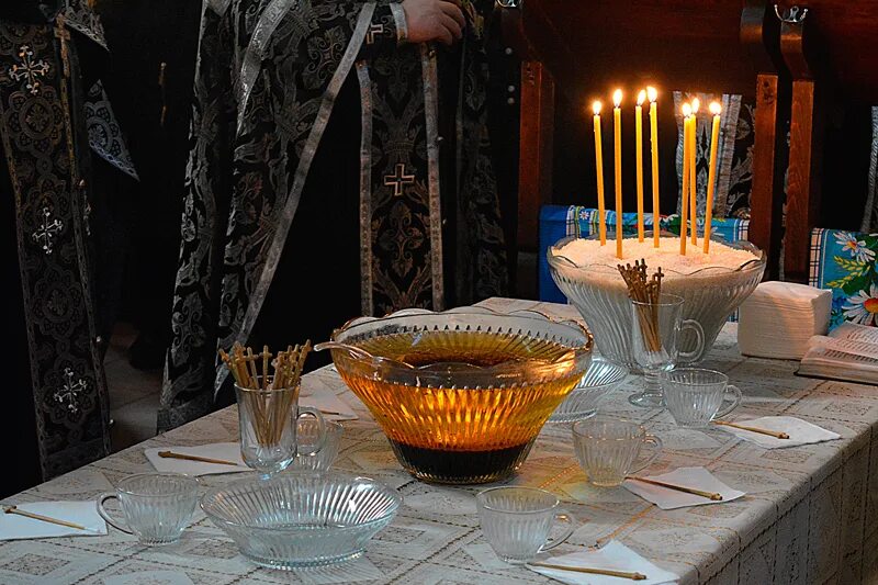 Елей после соборования. Блюдо для Соборования. Соборование свеча. Набор для Соборования. Таинство Соборования стол.