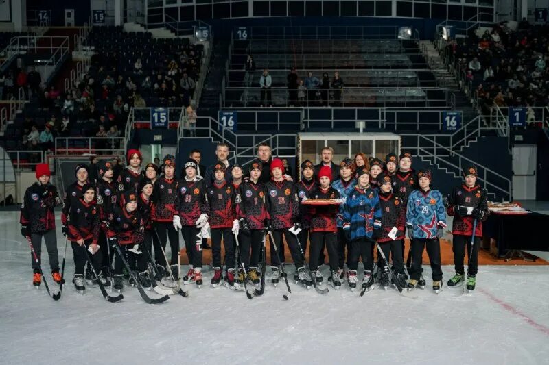 Фк дорожник каменка. Лхл-77 любительская хоккейная лига. Ска нефтяник 2011. Хк нефтяник новый. Нефтяник поле.