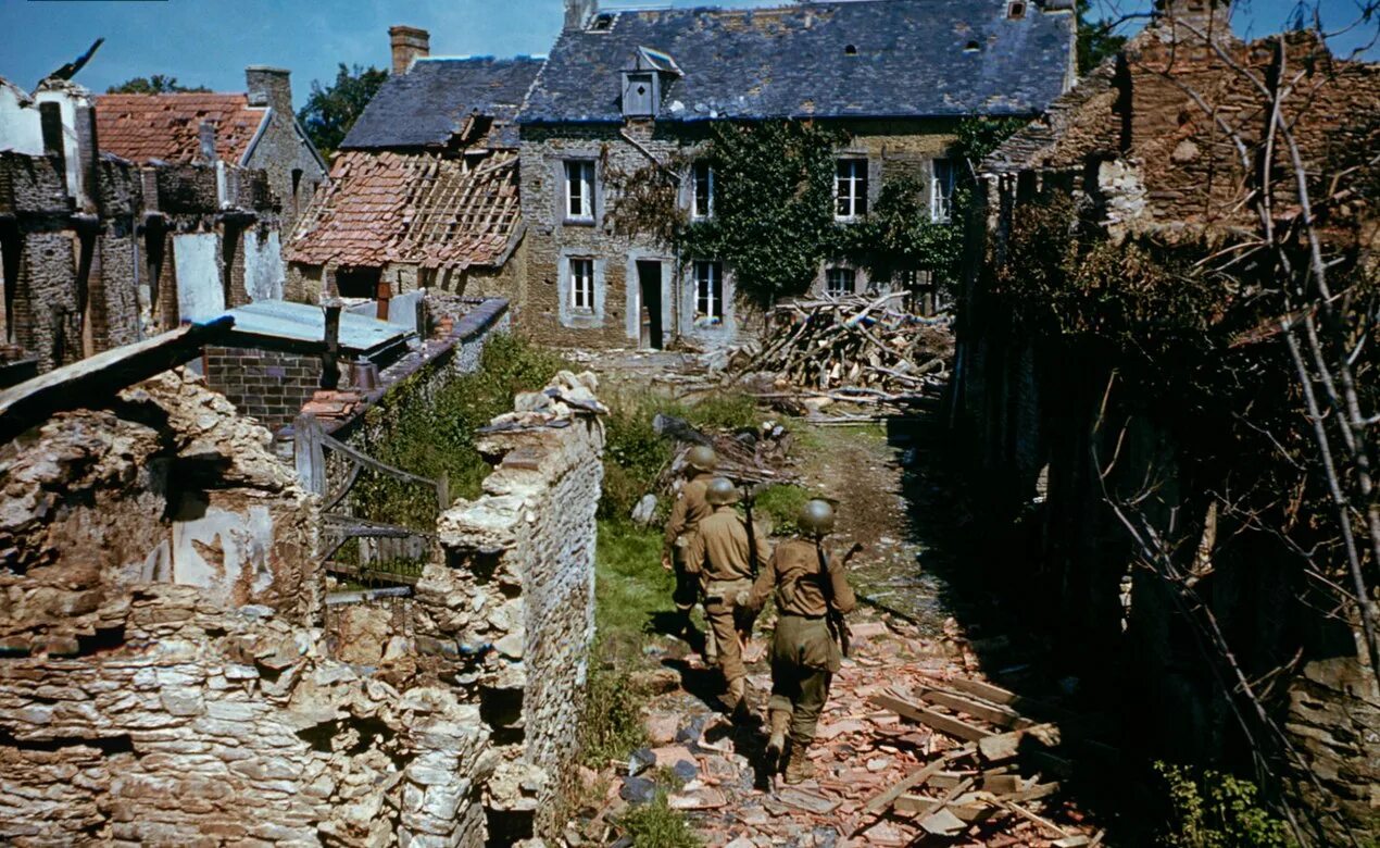 Великая нормандия. Руины Нормандии 1944. Нормандия Франция нормандские деревни. Нормандия 1944 в цвете.