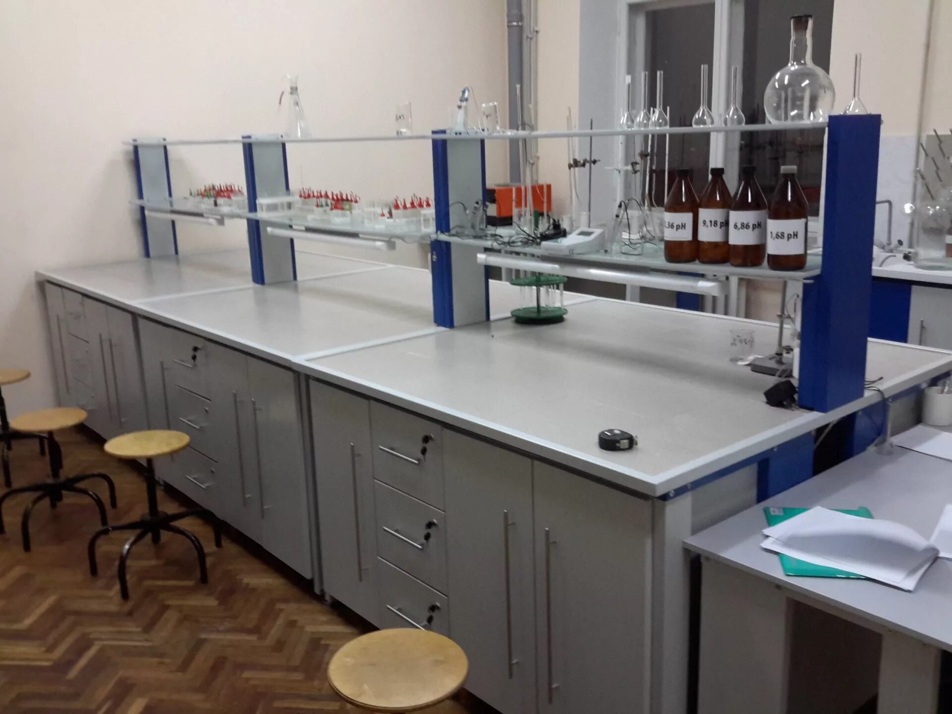 Лабораторная мебель для лаборатории. Стол островной химический нв-1500 ОКХ. Стол островной лабораторный химический. Лабораторная мебель для химической лаборатории ЭКРОС. Лабораторная мебель ЛОИП.