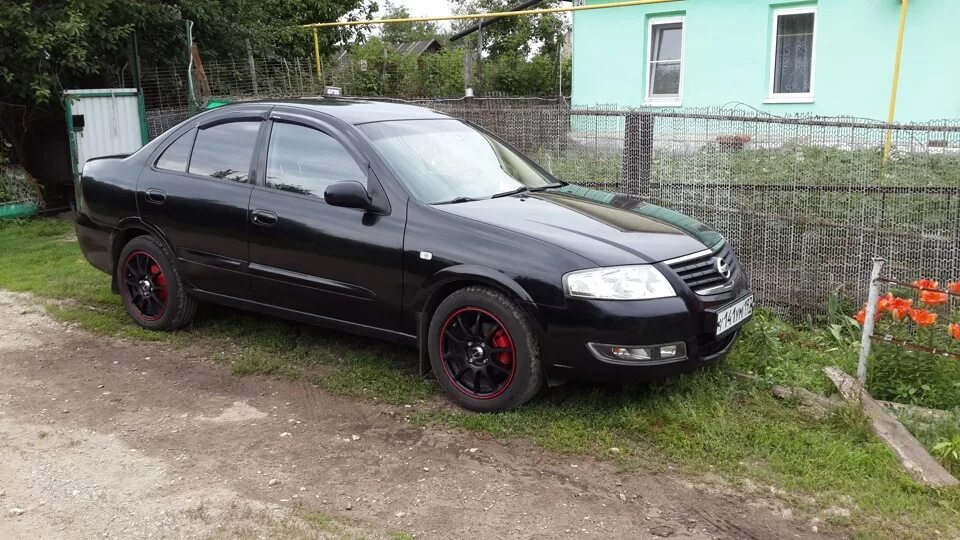 Ниссан Альмера Классик р16. Черный Ниссан Альмера Классик на 16 дисках. Nissan Almera н16 диски r15. Черная Ниссан Альмера н16 на дисках r15.