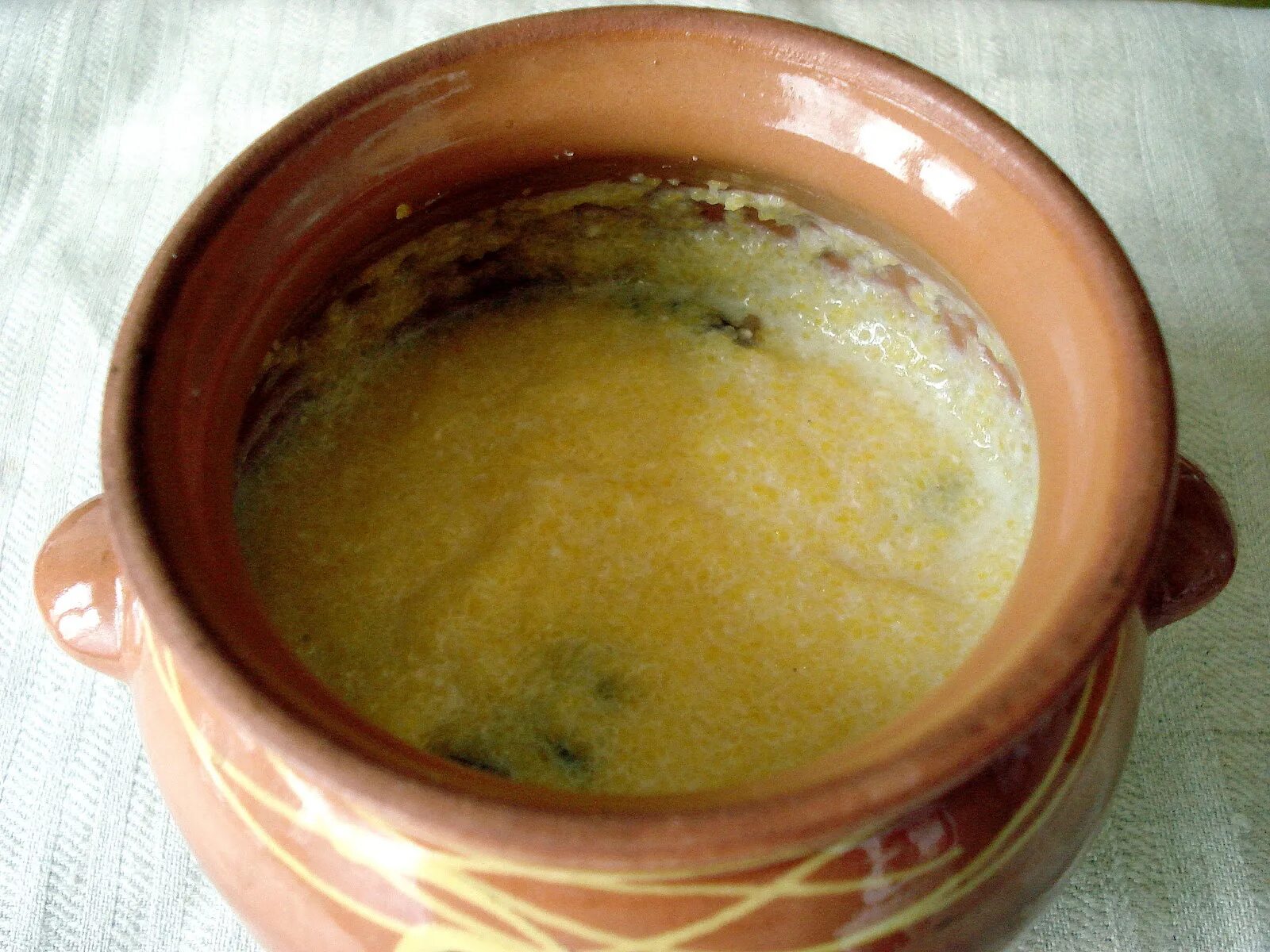 каша из тыквы кукурузная. каша в печи в горшочке. кукурузная каша в горшочке. шонгарям пшенная каша. горшочек каши.