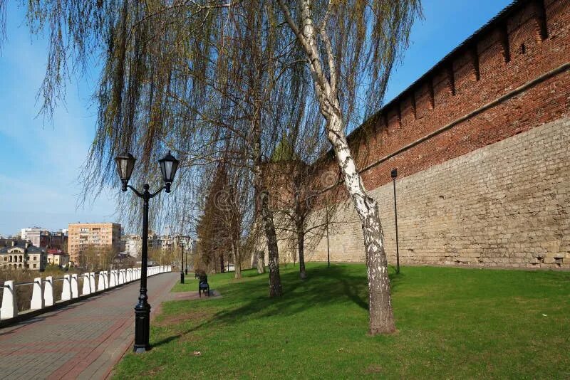 Вдоль кремлевской. Кремлевский бульвар Нижний Новгород. Бульвар вдоль кремлевских стен Нижний. Кремлёвский бульвар Нижний Новгород с фото. Бульвар вдоль кремлевских стен Нижний рисунок.