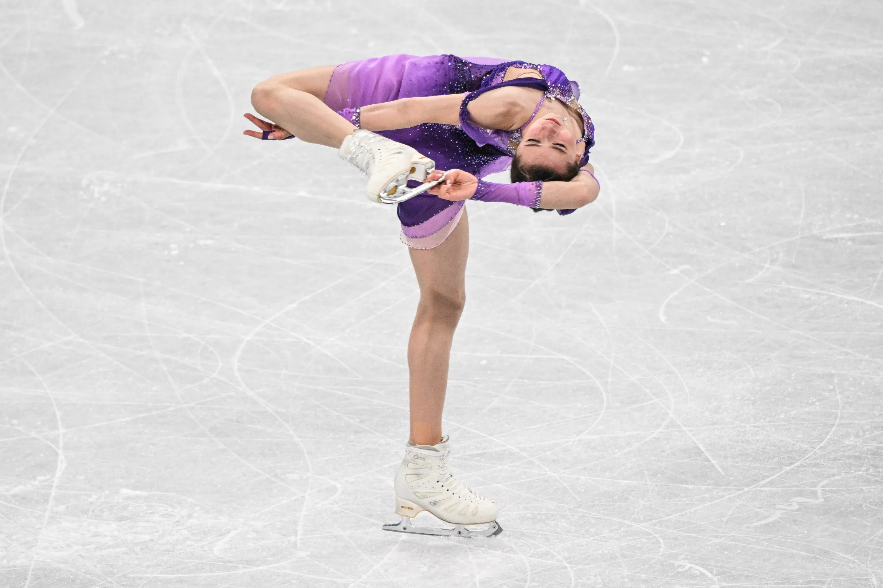 Камила валиева фигурное катание 2022. Камила валиева фигурное катание. Четверной аксель камила валиева. Произвольно катание женщины. Валиева камила 2021 фигурное катание.