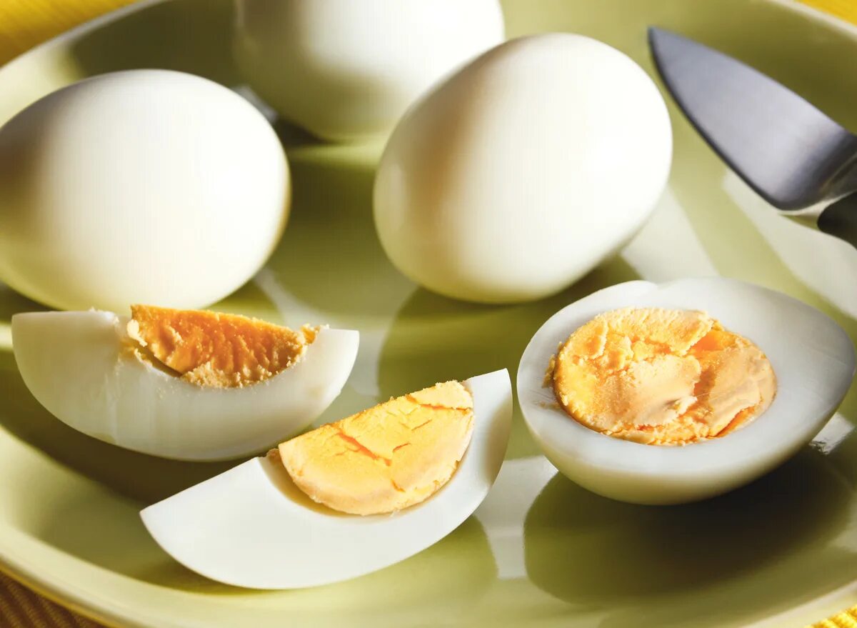 Вареные яйца. Яйца вкрутую. Яйцо в крутую. Яйцо отварное. Можно ли есть на ночь вареные яйца
