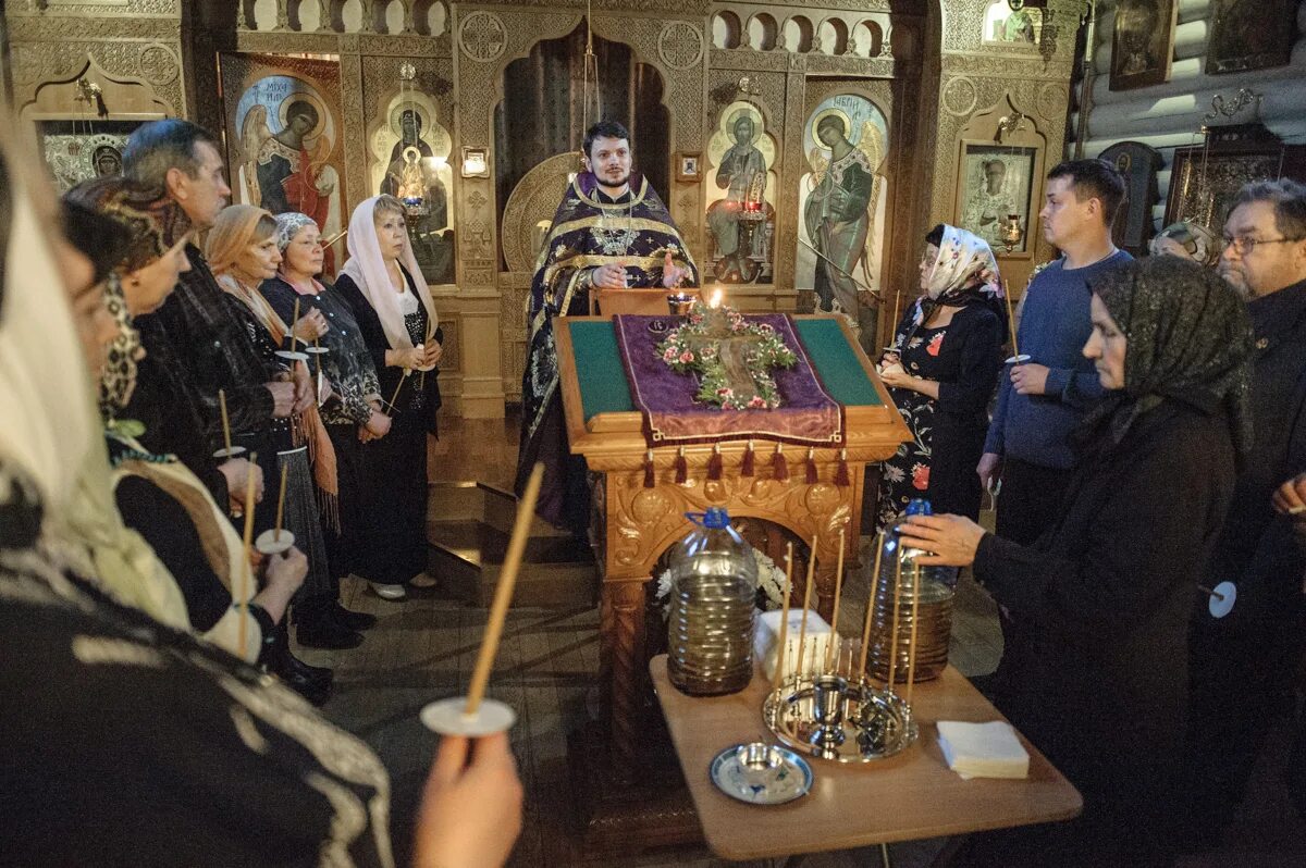 Что такое соборование в храме. Храм праведного Лазаря Великий Новгород. Соборование ковров храм праведной Анны.