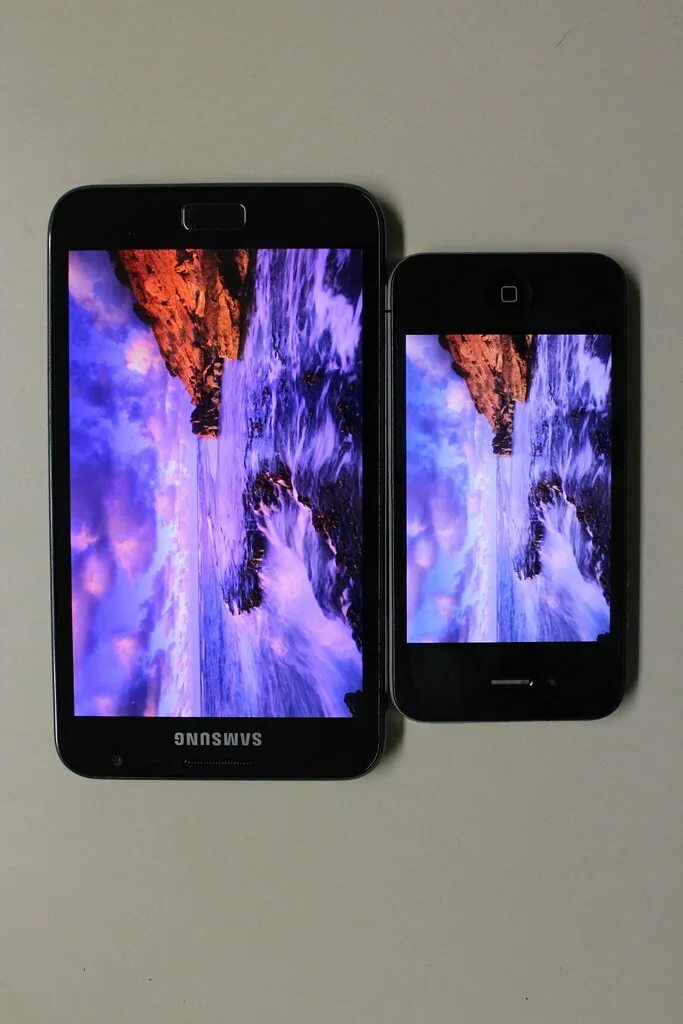 Oled retina. Ips экран vs amoled. ips lcd vs amoled. супер амолед vs ips. амолед экран и ips экран.
