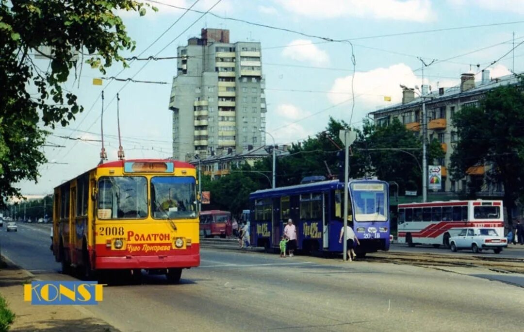 Уфа 2000 год. Трамвай Уфа 2008. Проспект октября Уфа в 2000 году. Проспект октября 2000 год. ЗИУ 682 2008.