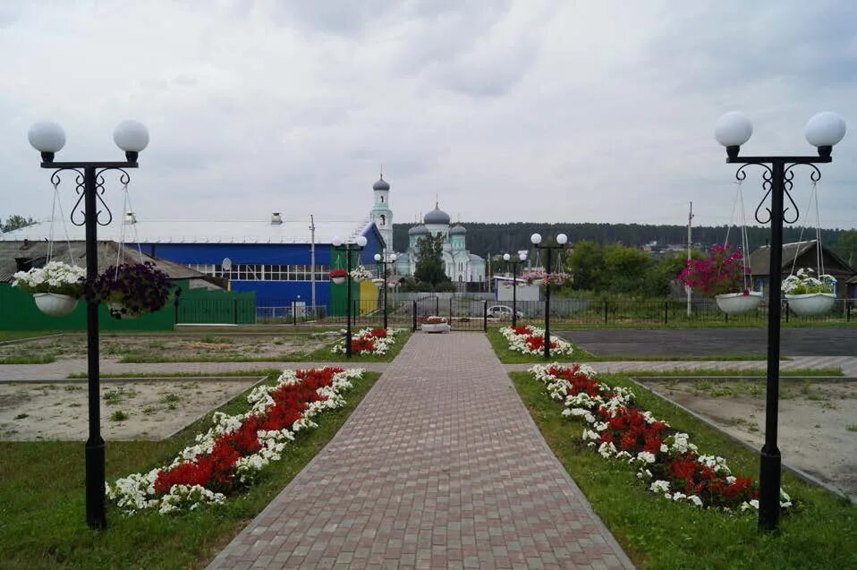 базарный сызган парк. храм в базарном сызгане ульяновской области. храм дмитрия солунского базарный сызган ульяновской области.