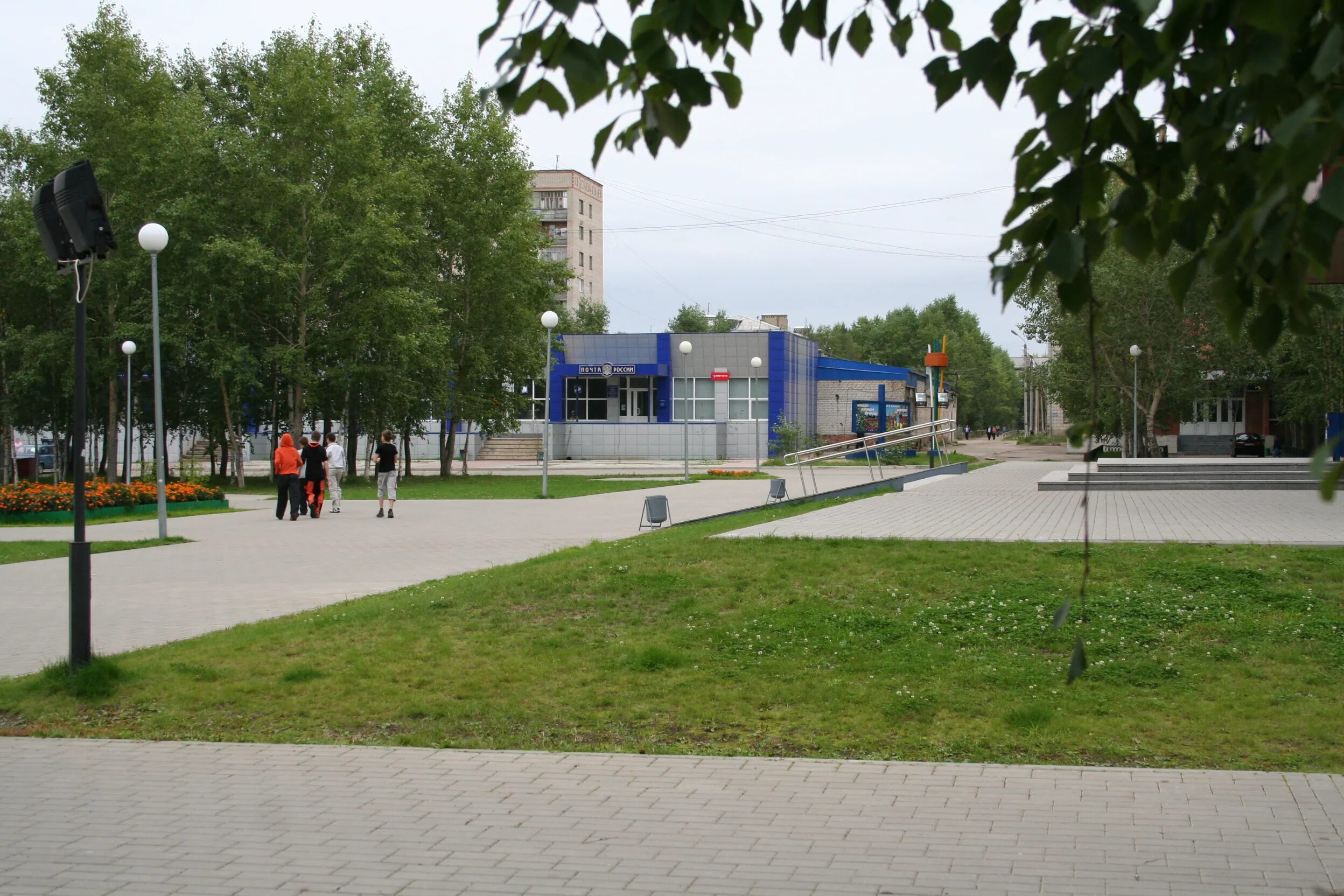 тк 313 стрежевой. стрежевой 2002 год. стрежевой центр города. стрежевой торговый центр. белые ночи в стрежевом.