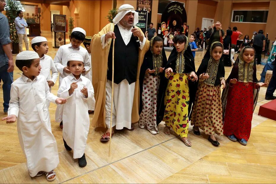 Арабская семья. Арабы-мусульмане. Семья в оаэ. Семья оаэ. Поездка с детьми в дубай.