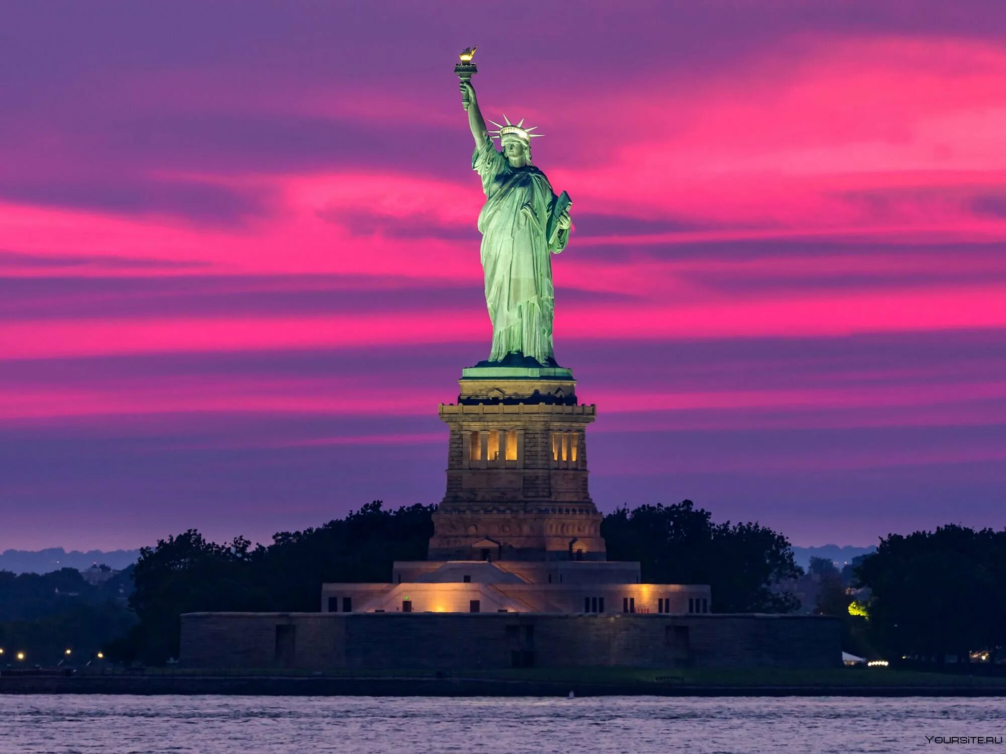 Статуя стран. Статуя свободы США. США Нью-Йорк статуя свободы. Национальный монумент «статуя свободы», Нью-Йорк. Достопримечательности Америки статуя свободы.