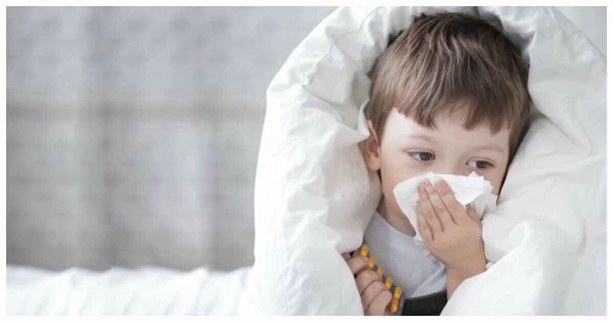 Ребенок заболел часто болеет. Ребенок болеет. Простуда у ребенка. Больной ребенок. ОРВИ У детей.