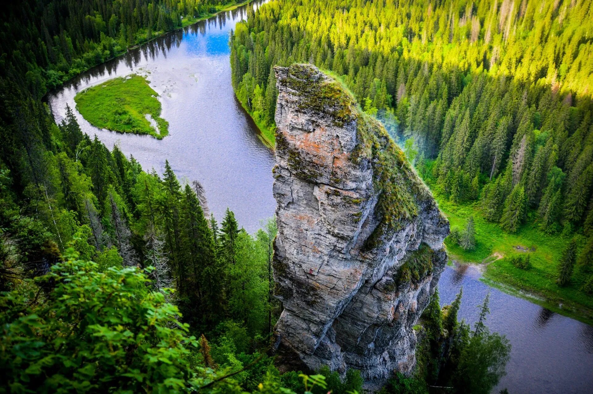 Усьвинские столбы Пермский край. Урал река Усьва. Усьвинские столбы. Усьвинские столбы и каменный город Пермский. Усьвинские столбы Пермь. Природа этого региона удивляет