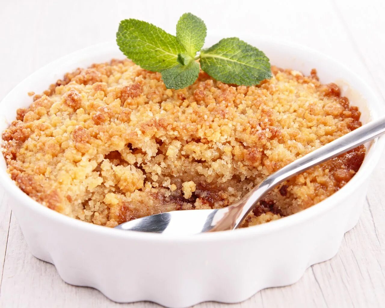 Яблочный крамбл. Яблочный крамбл крамбл. Пирог Apple Crumble. Яблочный пирог крамбл.