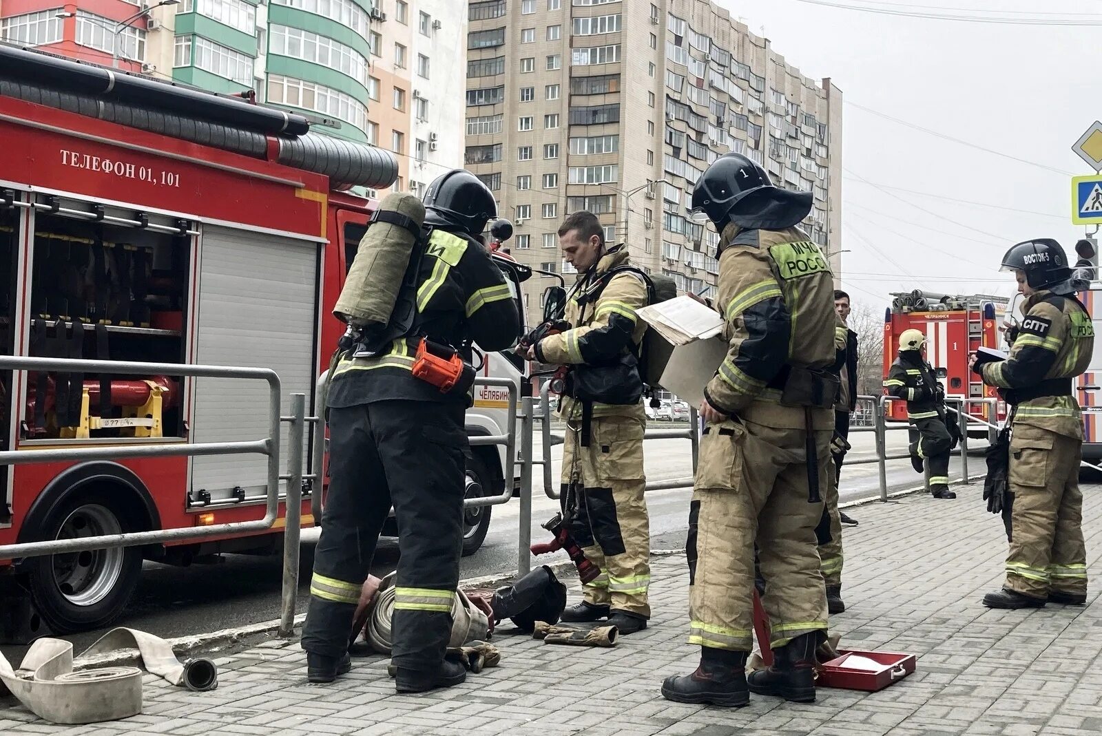 Сайт мчс челябинск. МЧС Челябинск. МЧС Челябинск сотрудники. МЧС пожар. Спасательные работы.