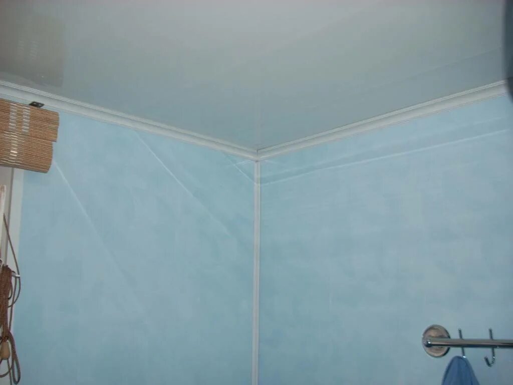 Стены из пластиковых панелей. Крашенные панели мдф. Покрасить панели пвх. Ванная стеновыми панелями. Отделка ванной панелями пвх.