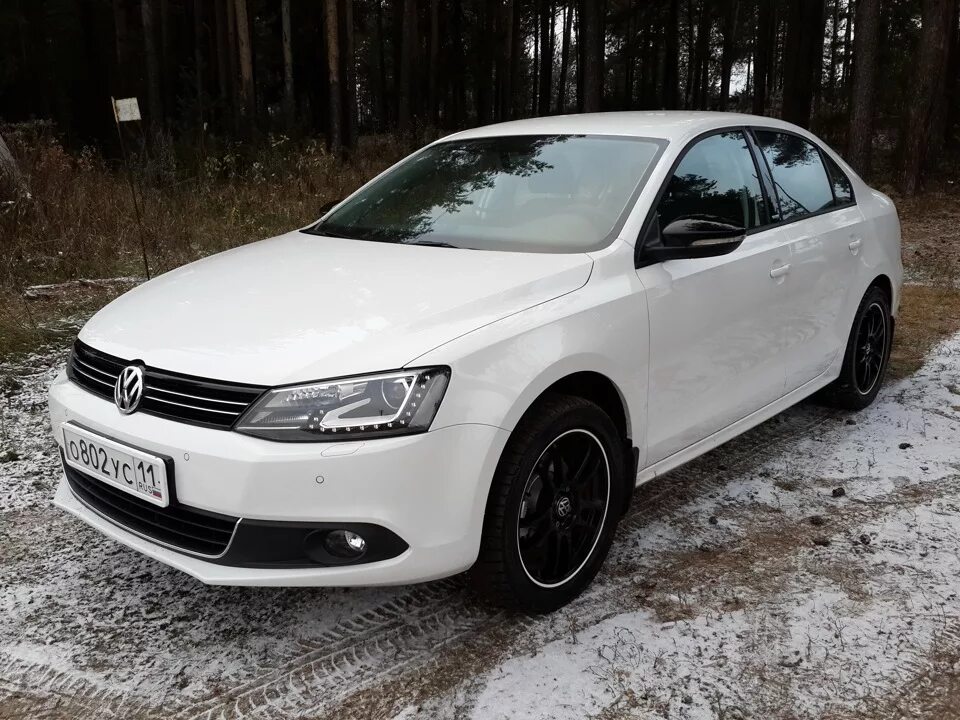 Volkswagen jetta авито. Volkswagen Jetta 6 белая. Фольксваген Джетта белая. Volkswagen Jetta белая r17. Фольксваген Джетта 6 белая.