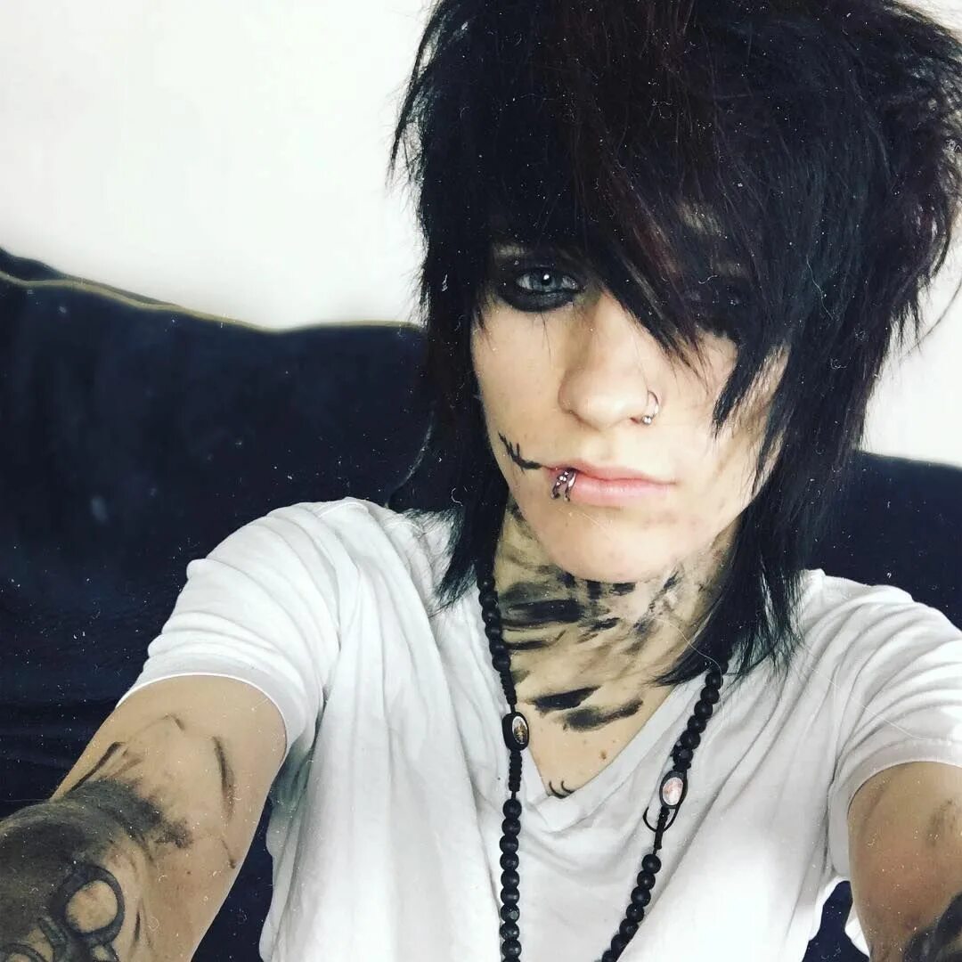 Эмо дэ. Энди бирсак эмо. johnnie guilbert эмо 2025. johnnie guilbert emo. энди бирсак эмо бой.