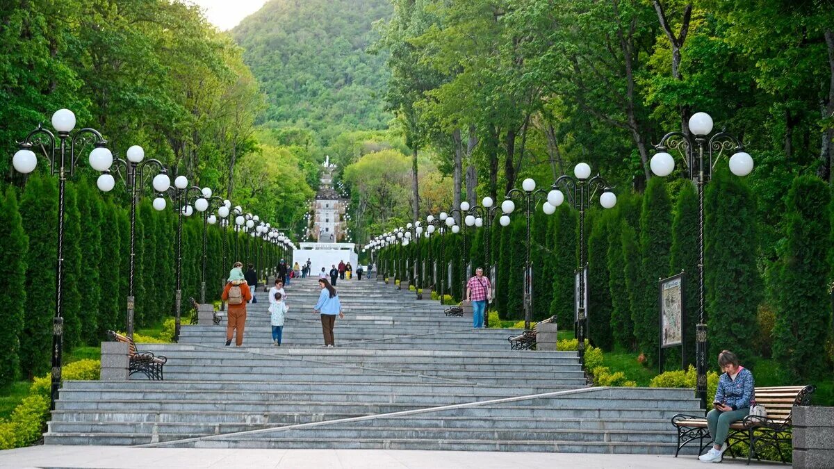 Курортный парк железноводск каскадная лестница. Новая каскадная лестница в железноводске. Железноводск парк каскадная лестница. Каскадная лестница железноводск. Новая каскадная лестница в железноводске.