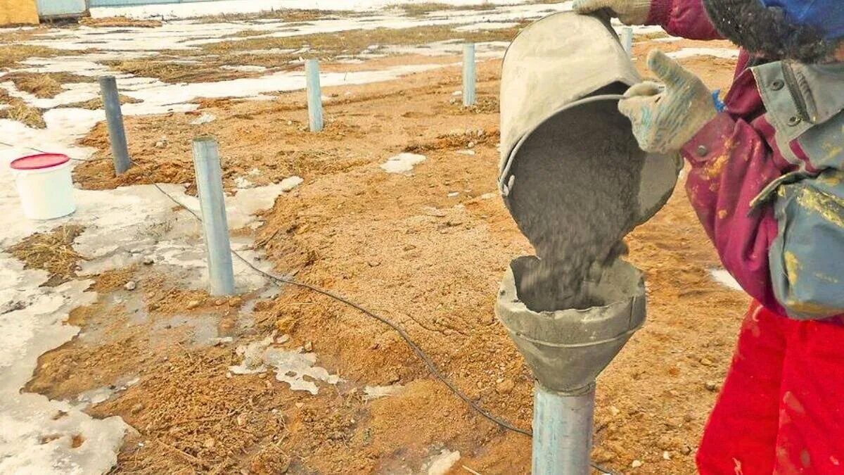 Заливные сваи для фундамента. Сваи из металлических труб. Столбчато ленточный фундамент тисэ. Заливают ли сваи бетоном. Заливают ли сваи бетоном.