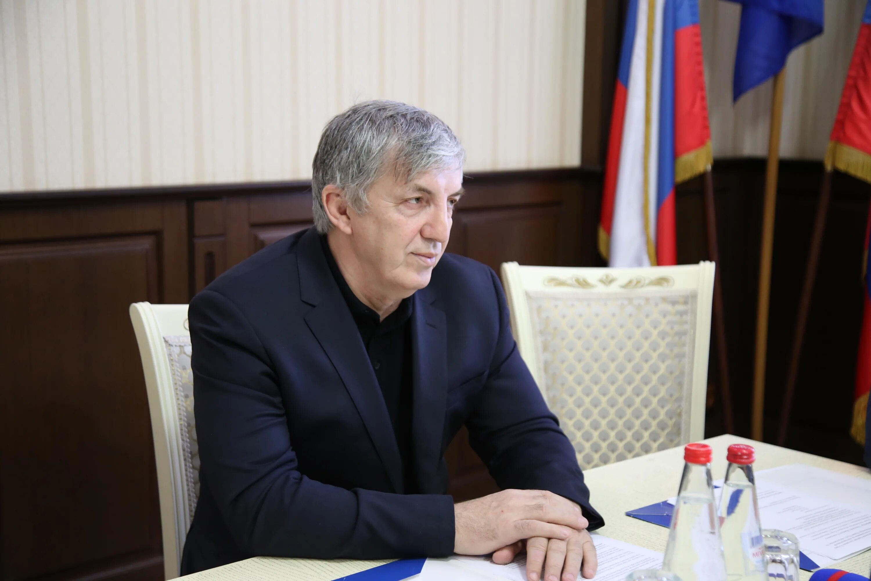 Хизри магомедович мэр дербента. Хизри абакаров. Мэр дербента абакаров. Государственный секретарь республики дагестан хизри абакаров. Хизри абакаров.