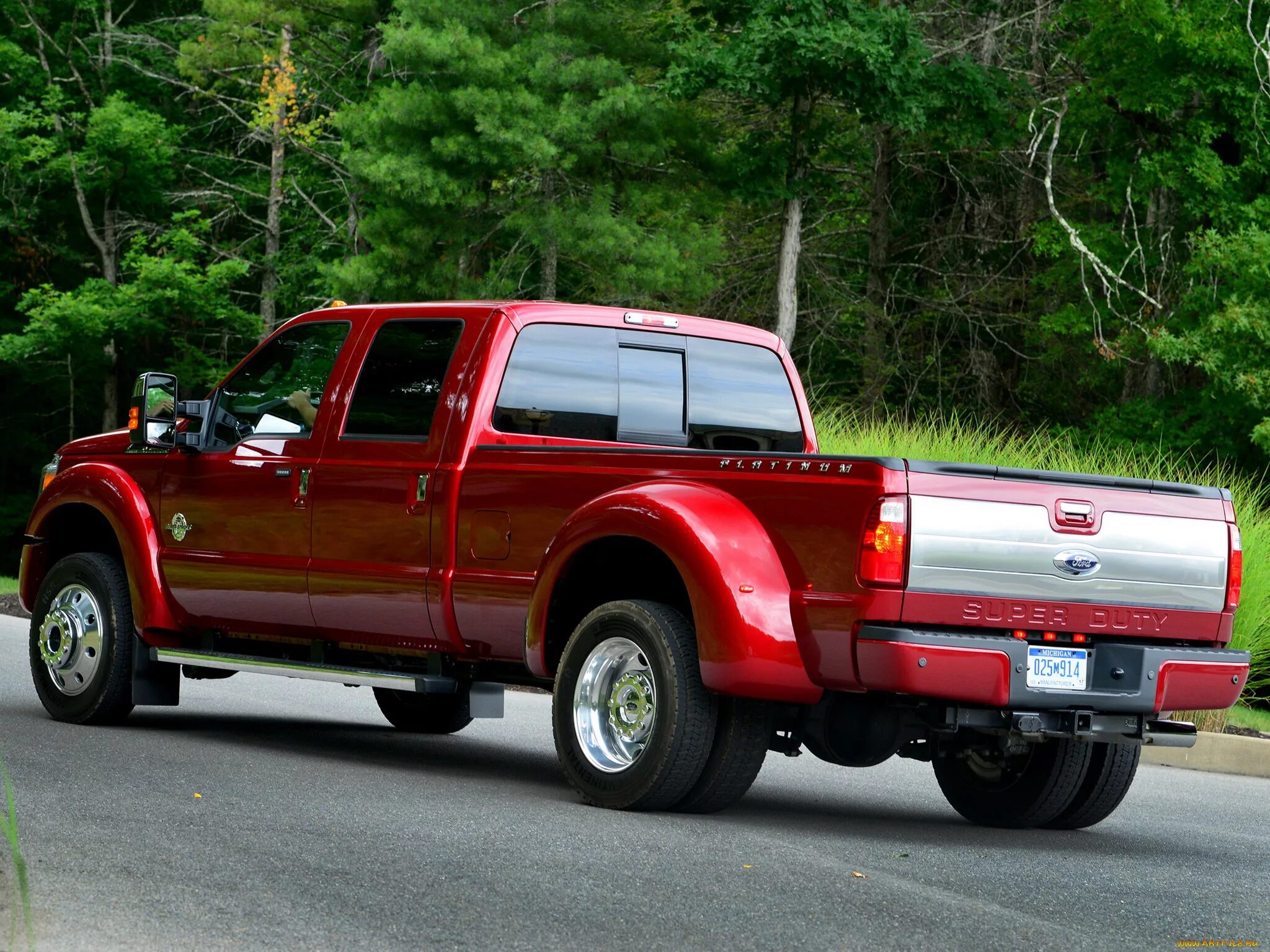 Тойота такома 2015. Ford f250 2015 red. Dodge ram 2500 limited. Chevrolet pickup truck. Gmc topkick pickup 2006.