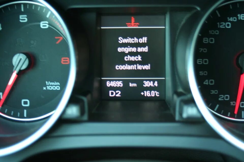 Q7 уровень масла. Check Oil Level Ауди а5. Check Oil Level Ауди q7. Oil Level sensor defective Audi a4 b8. Coolant Level Audi a7.