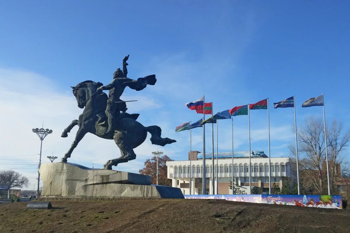 Краснодар кишинев. Памятник Суворову в Тирасполе. Суворов памятник ПМР. Памятники Суворова в Приднестровье. Памятник Суворову в Приднестровье.