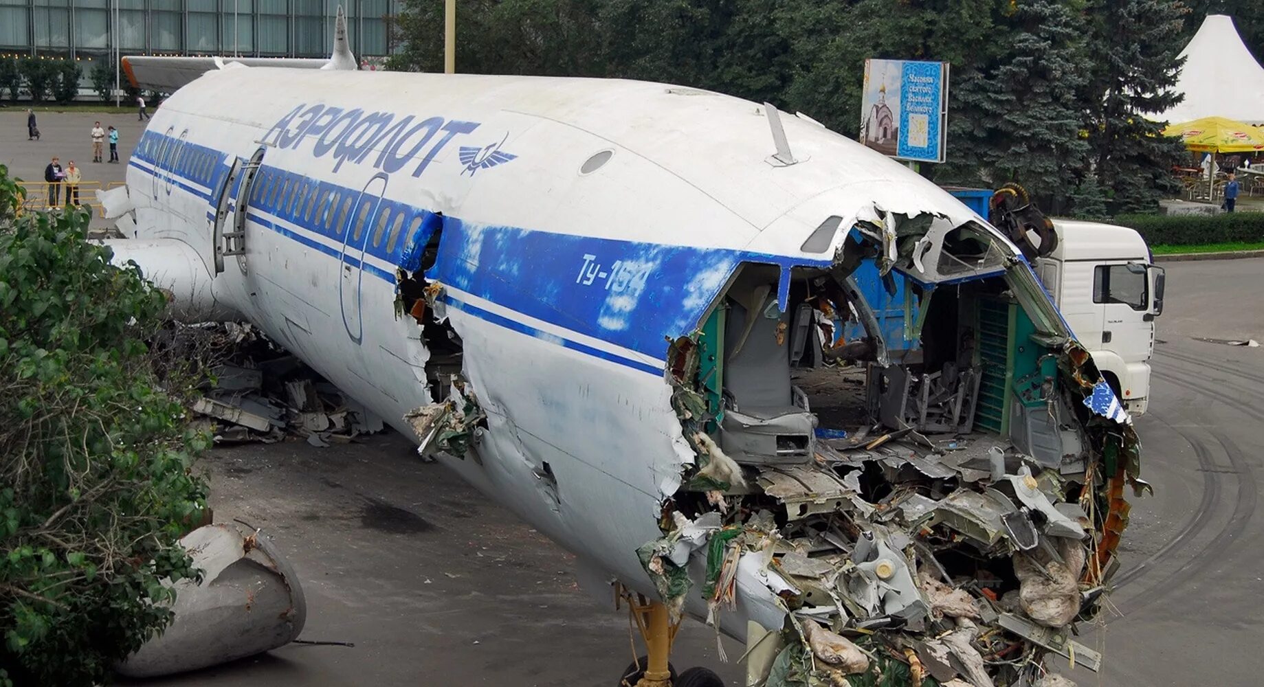 Утилизация самолетов ту-154. Самолет на ВДНХ ту 154. Ту 154 самолет катастрофа.