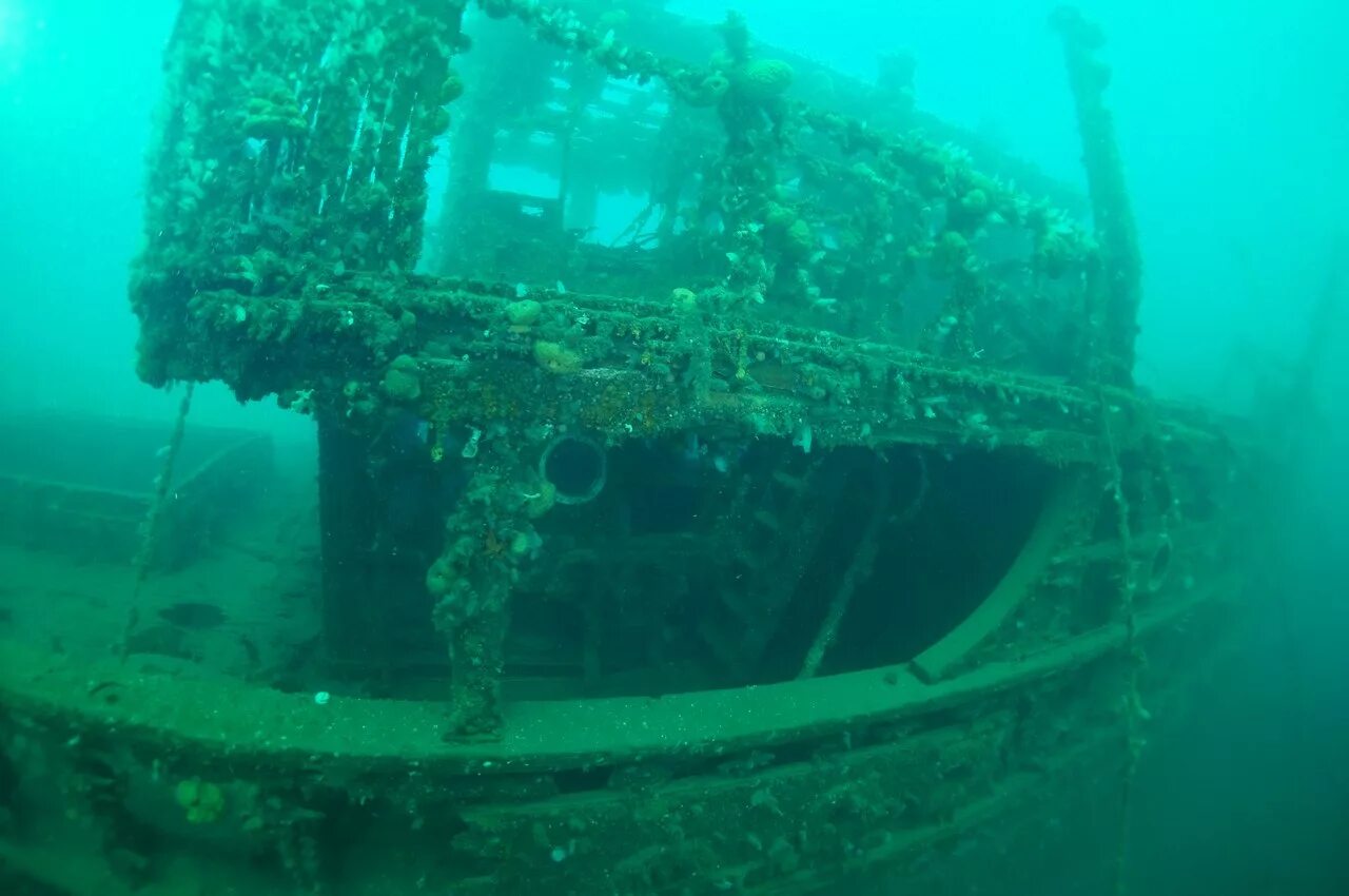 Затонувшие корабли на дне моря. Затонувшие парусники 17 века. Затонувшие корабли в Баренцевом море. Затонувшие корабли 19 века.