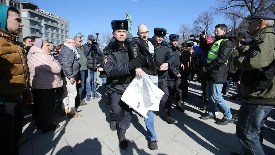 Акция протеста на площади. Митинг на пушкинской. митинг на пушкинской площади.