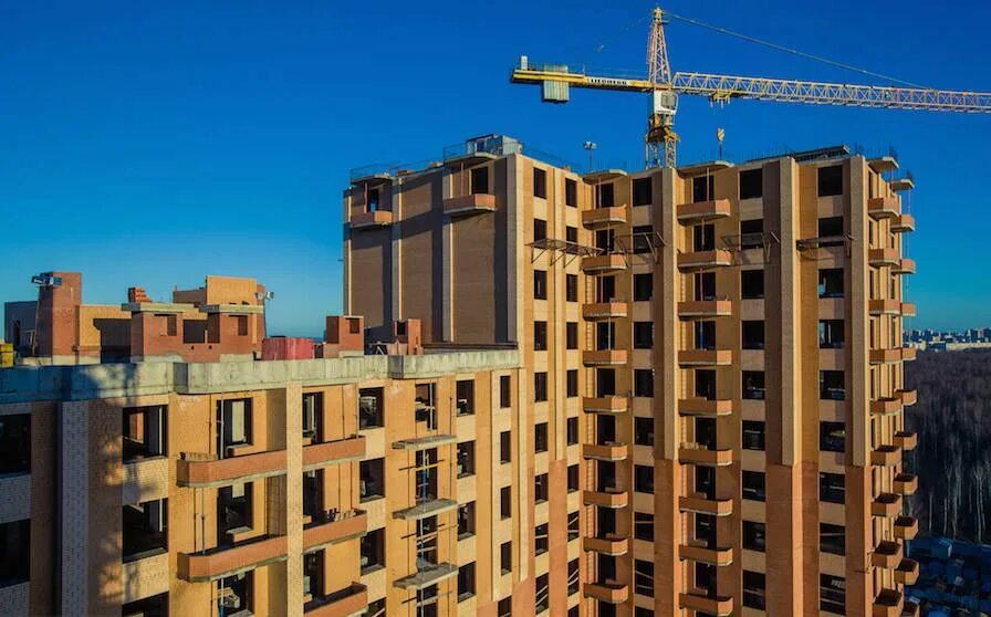 Храм елецкий микрорайон липецк. Кран строительный. Видео строящихся домов. Стройка домов. Стройка жилых домов.