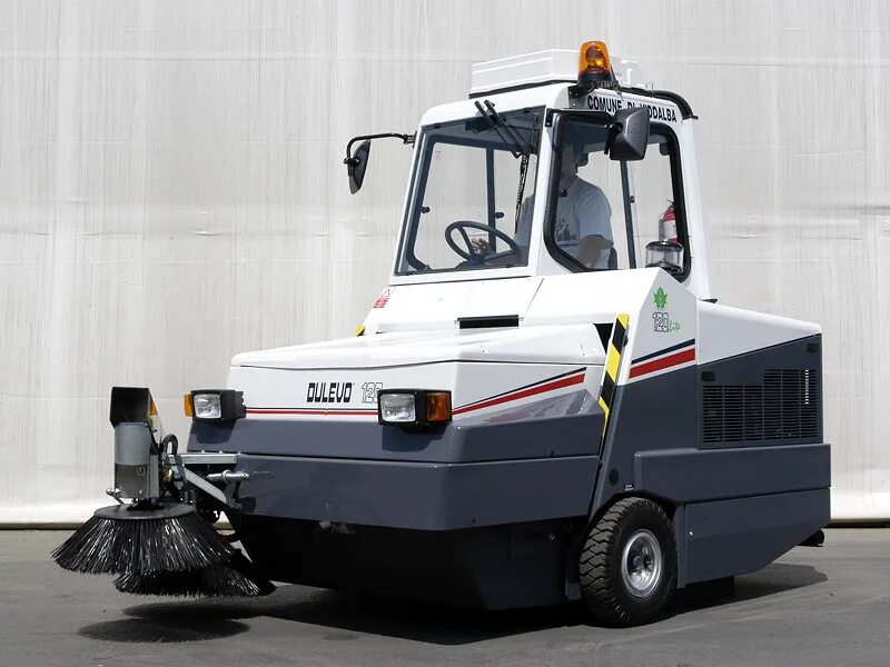 Коммунальная вакуумная тротуароуборочная машина мк-1500м2. Вакуумная подметально-уборочная машина krs 80. Самоходная подметальная машина. Sweeper ммк-1000. Машина вакуумная подметальная уборочная компактная мвпк-201.