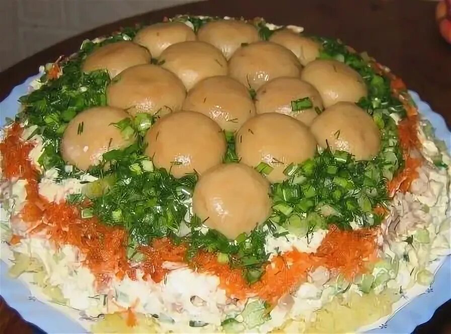 пирог грибная поляна. салат смертельный номер с шампиньонами. салат полянка с шампиньонами. салат смертельный номер с пошаговым. грибная поляна с плавленными сырками.