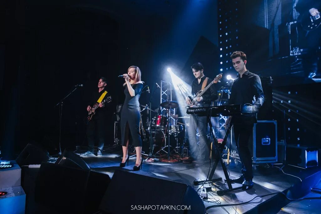 Группы radioband. Группа радио 03. Группа radio. Радио бэнд. Группа radio.