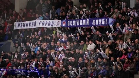 В кругу сидели 12 болельщиков команд