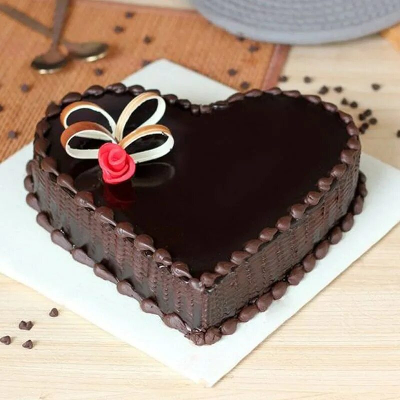 Красивые формы торта. Украшение торта в форме сердца. Украшение торта в виде сердца. Шоколадный торт. Украшение шоколадного торта.