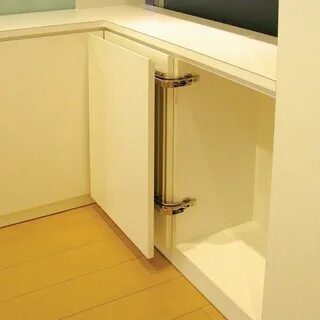 Механизм открывания дверцы шкафа