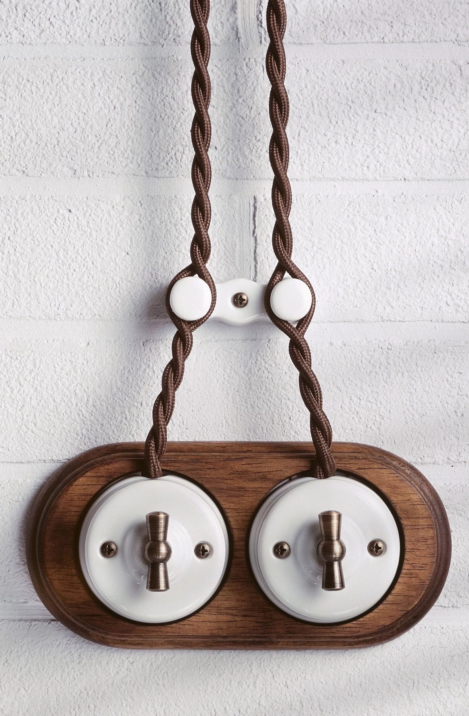 ретро выключатель. выключатель ретро двухклавишный керамика. ретро выключатель. ретро выключатель бриони двухклавишный. ретро выключатель тумблер накладной 2 белый.