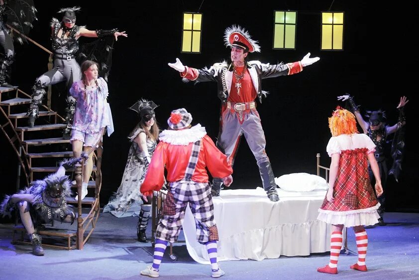 Гибсон тряпичная кукла. Гибсон тряпичная кукла. Гибсон тряпичная кукла. Тряпичная кукла спектакль. Тряпичная кукла уильям гибсон краткое.