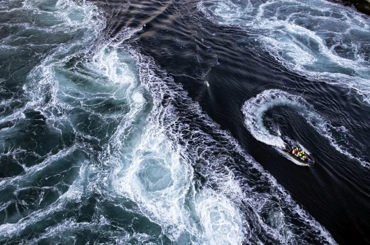 Водоворот Сальстраумен. Сальстраумен (Saltstraumen), Норвегия. Водоворот Сальстраумен в Норвегии. Гольфстрим водоворот.