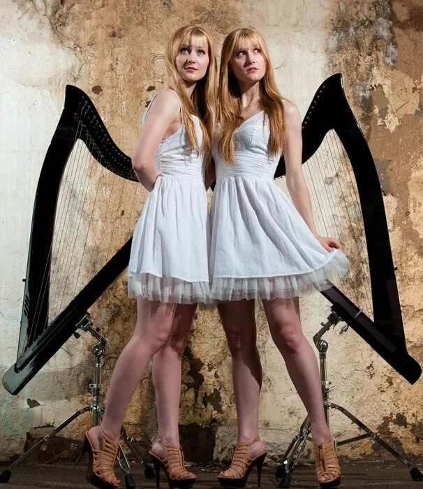 Harp twins, camille and kennerly. Harp twins. Близняшки арфистки. Дуэт harp twins. Кеннерли дибольд.