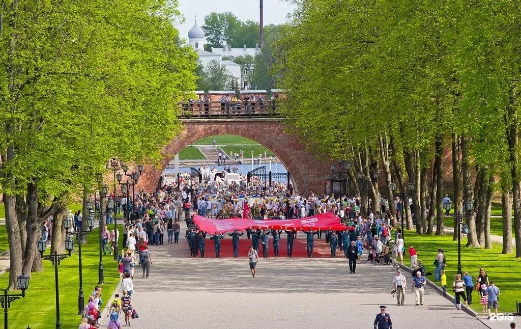 Парки великого новгорода сайт. Парк Великий Новгород. Новгород Кремлевский парк. Парк 1100 Великий Новгород. Григовевский парк Великий Новгород.