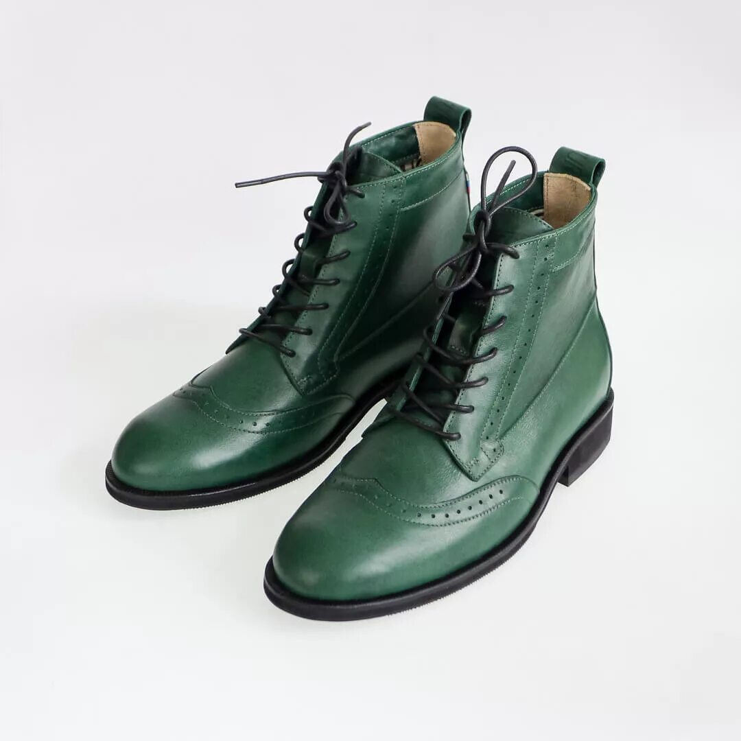 Обувь green. Мехх зеленые ботинки мужские. Зеленые кожаные ботинки мужские. Высокие ботинки мужские. Зеленые туфли мужские.