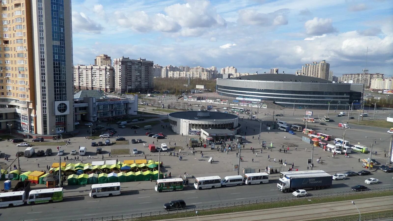 Проспект Большевиков. Станция метро проспект Большевиков. Станция метро проспект Большевиков Санкт-Петербург. Проспект Большевиков Ледовый дворец.